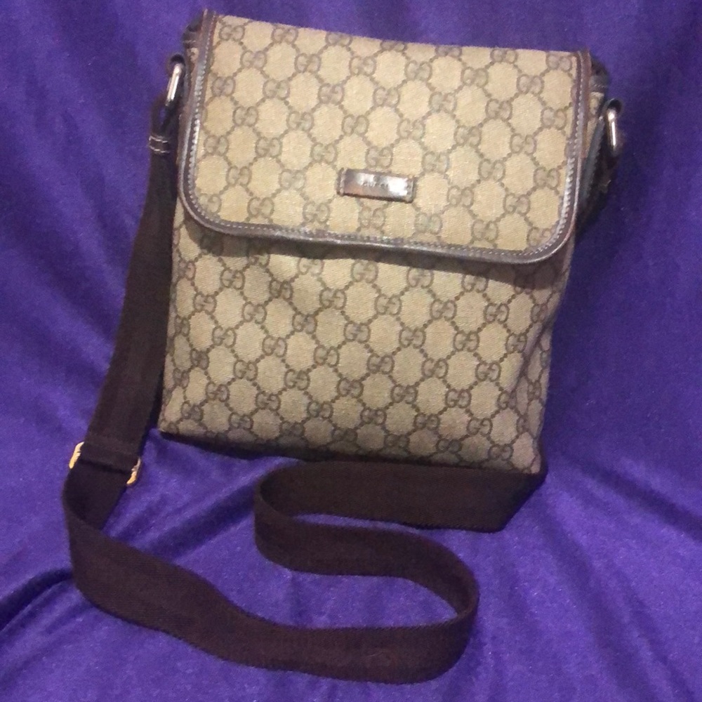 AUTHENTIC GUCCI CROSSBODY BAG